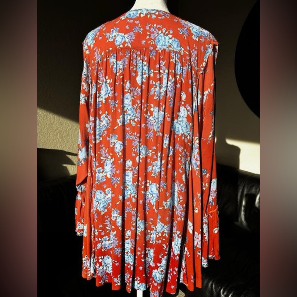 Free People Loretta Floral Boho Tunic top with pockets size XS runs large - Picture 8 of 13